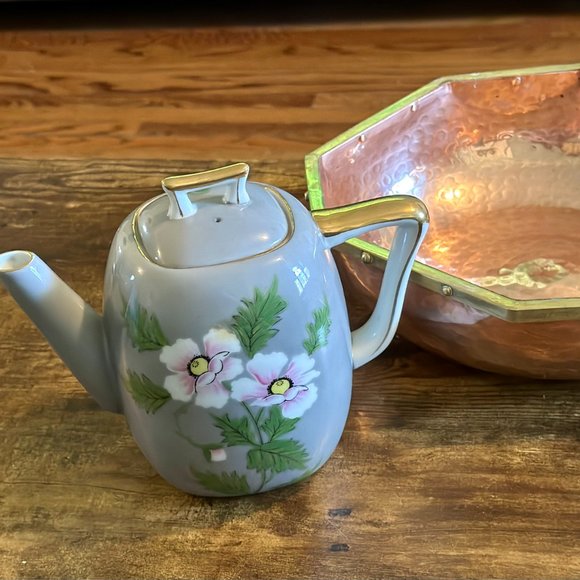 Beautiful Teapot from Occupied Japan - Picture 8 of 16